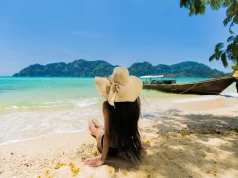 Free Thai Sex Chat: Join Hot Thai Webcam Models on Sex Cams Header image of Free Thai Sex Chat on Free6 with palm trees, Bangkok skyline, and a Thai webcam model silhouette, featuring the Thailand flag